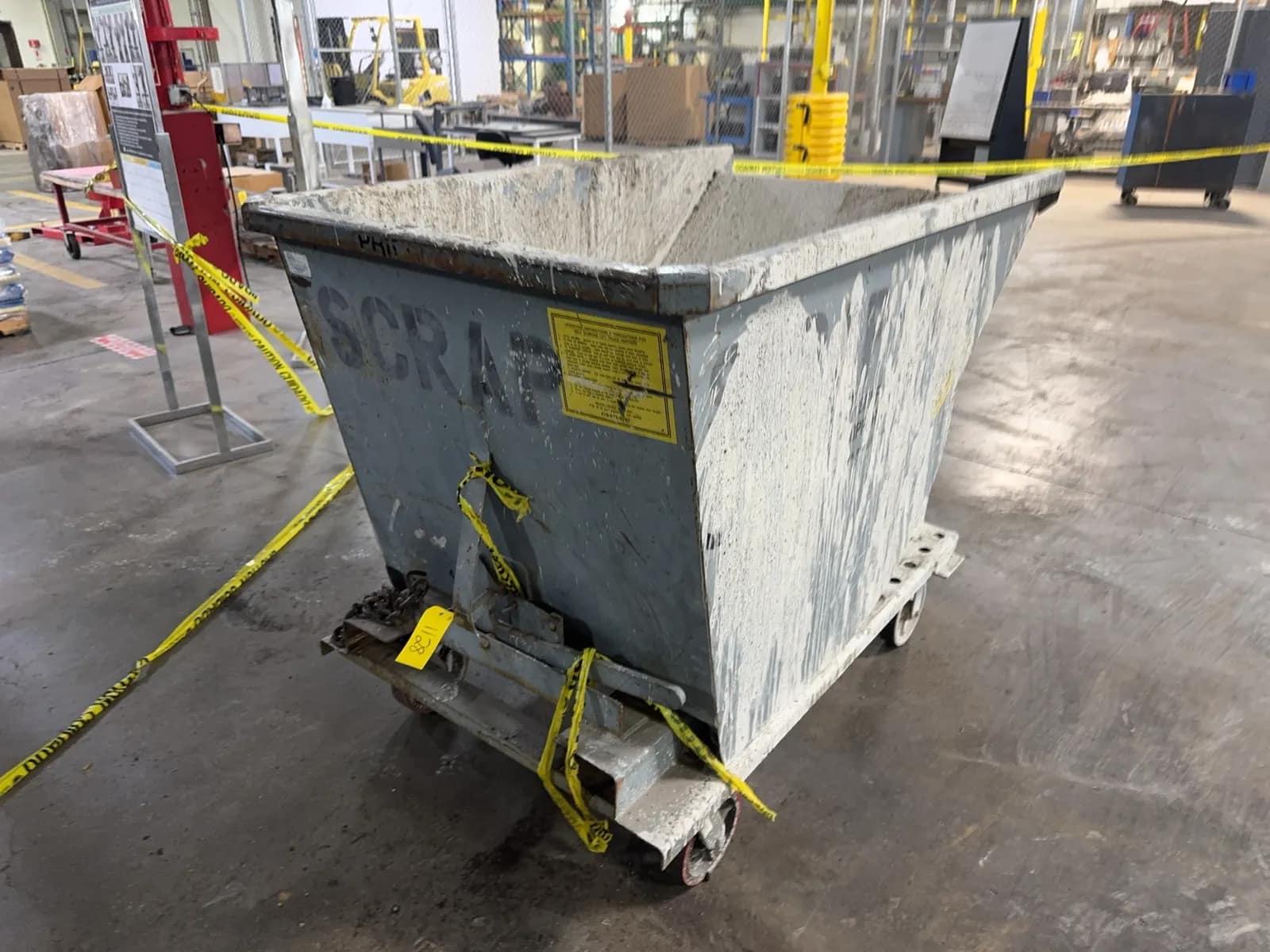 forklift-ready-metal-dump-hopper-on-casters-mrl9yxfb