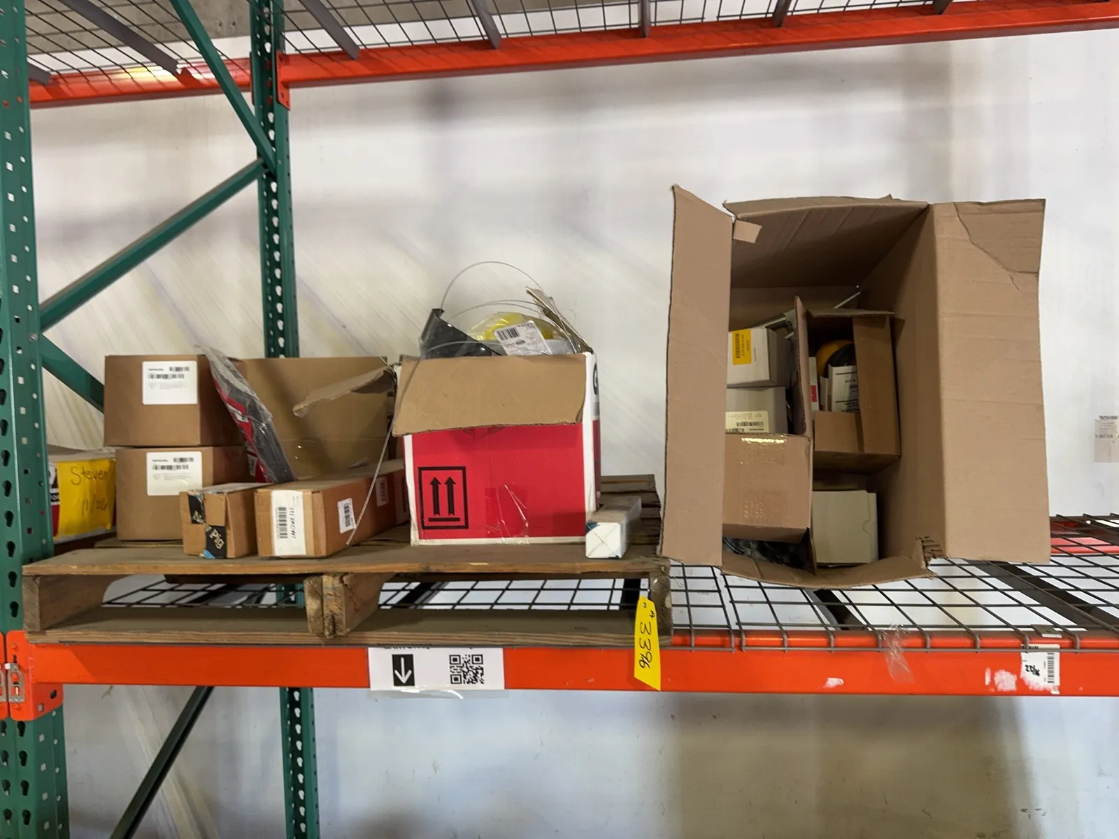 contents-of-pallet-portacool-parts-bulb-seal-and-striping-supplies-0adb38