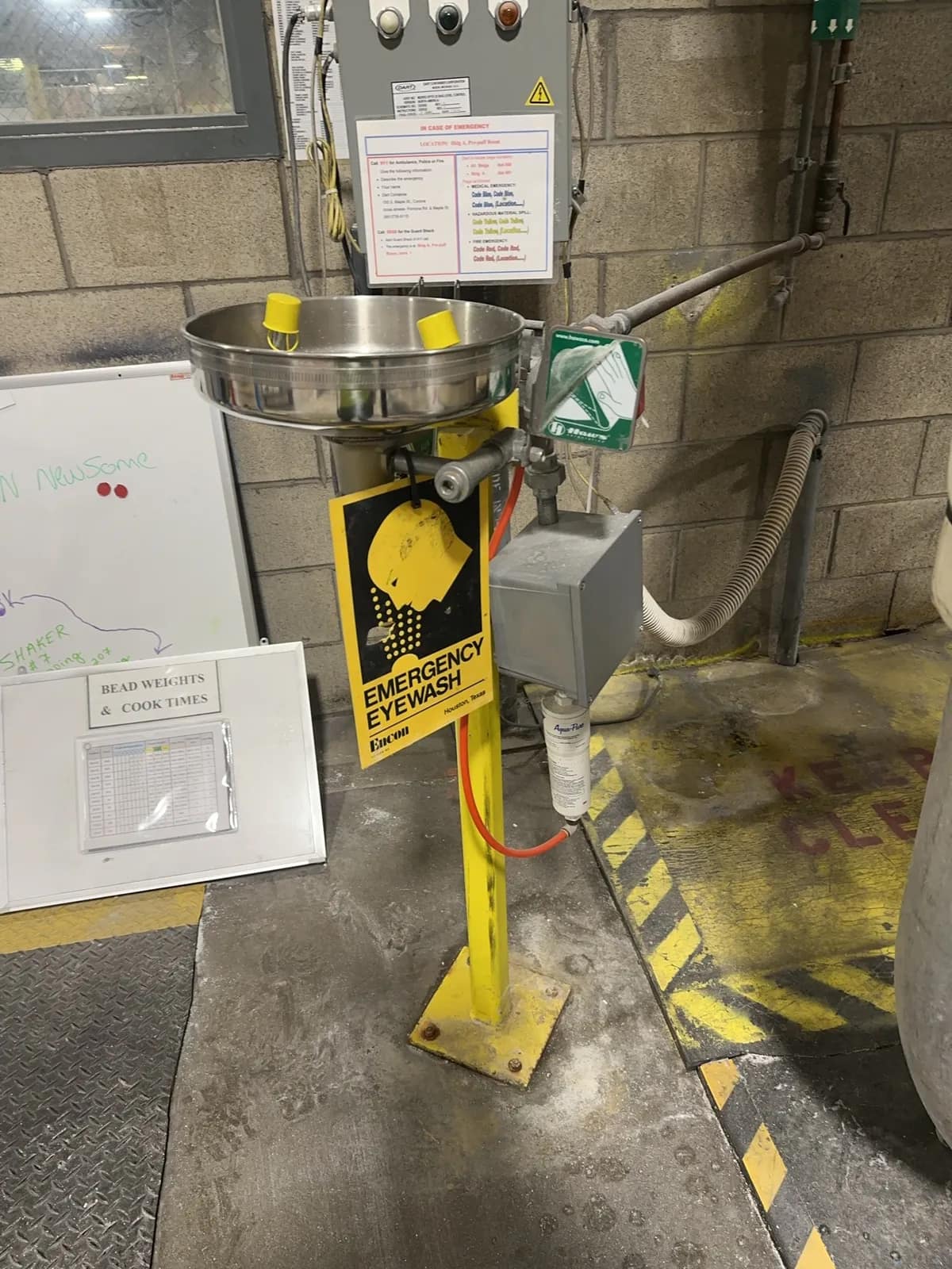 emergency-eyewash-station-mrjcte8g