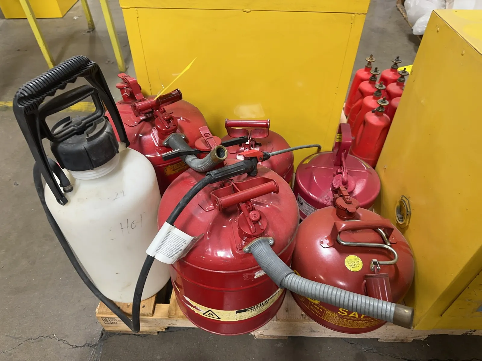 5-safety-cans-and-1-multi-purpose-sprayer-mrjebq99