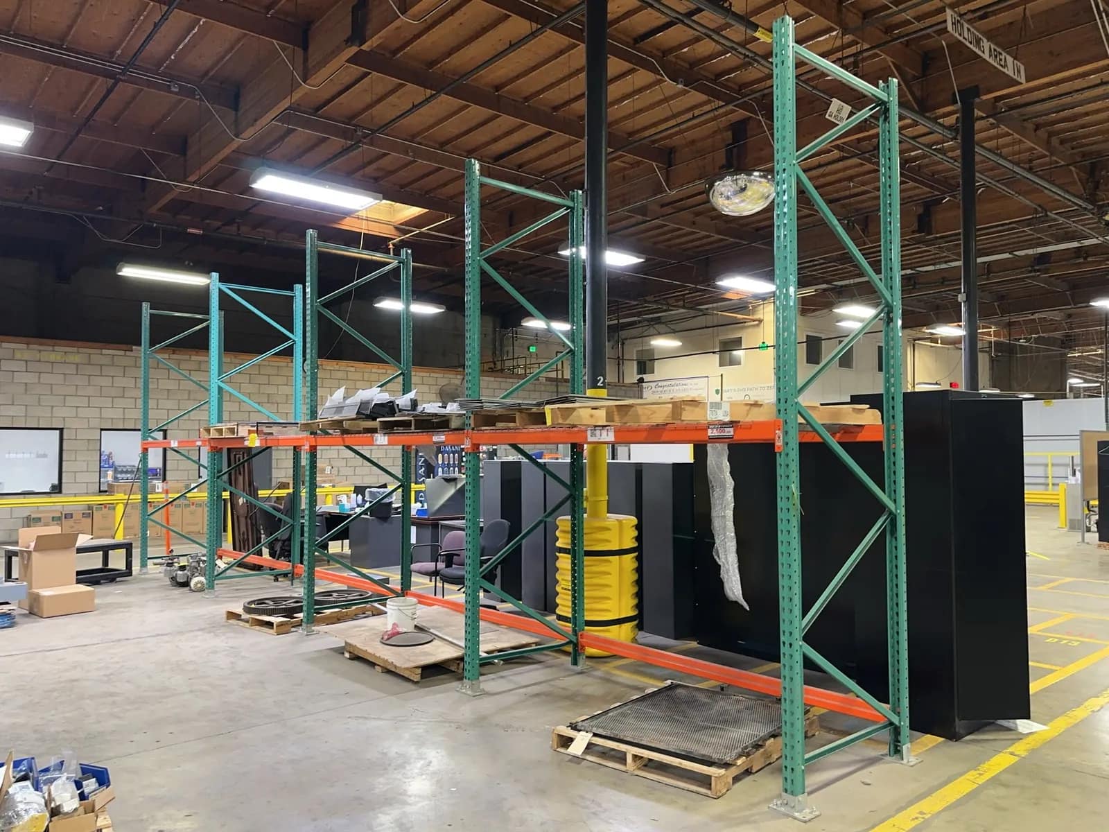 4-sections-of-pallet-racking-contents-not-included-mrjpmhr8