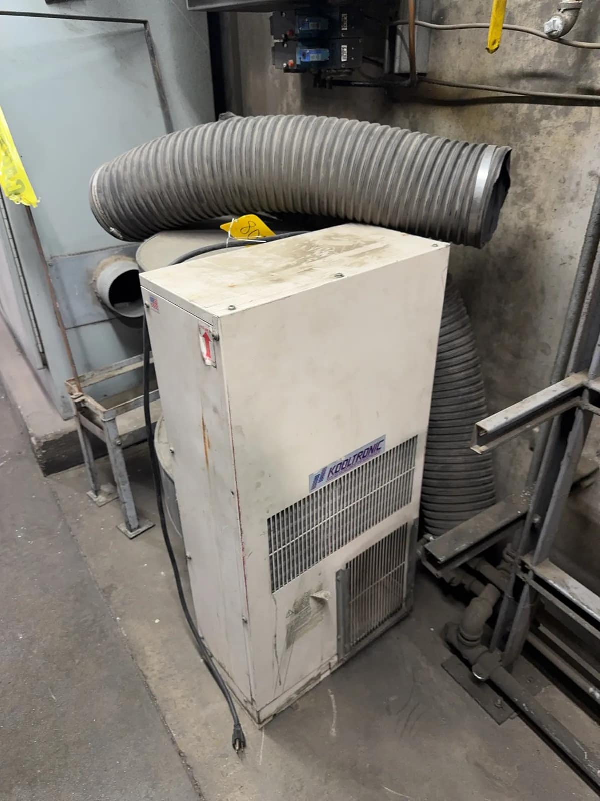 kooltronic-ka4c5dp33l-air-cooled-panel-mounted-air-conditioner-mrjmh7uq