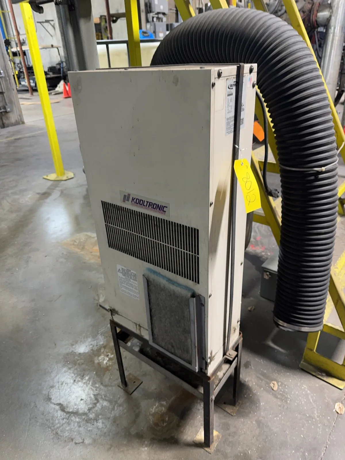 kooltronic-ka4c5dp33l-air-cooled-panel-mounted-air-conditioner-mrjmiqy5