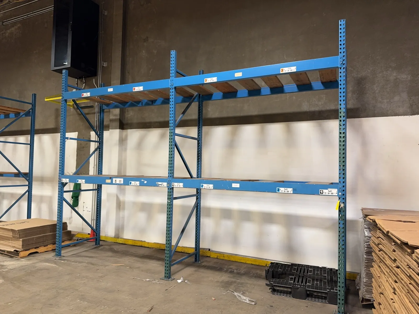 2-sections-of-pallet-racking-mrbfojkd