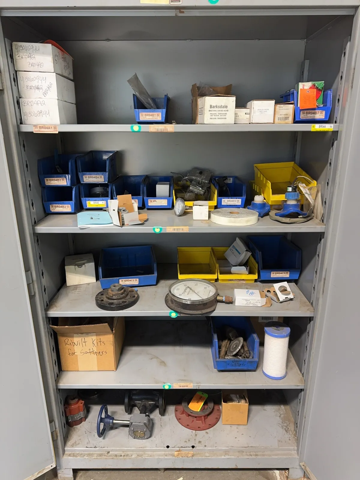 contents-of-cabinet-gauges-control-valves-rebuild-kits-and-more-mrdq5gvs