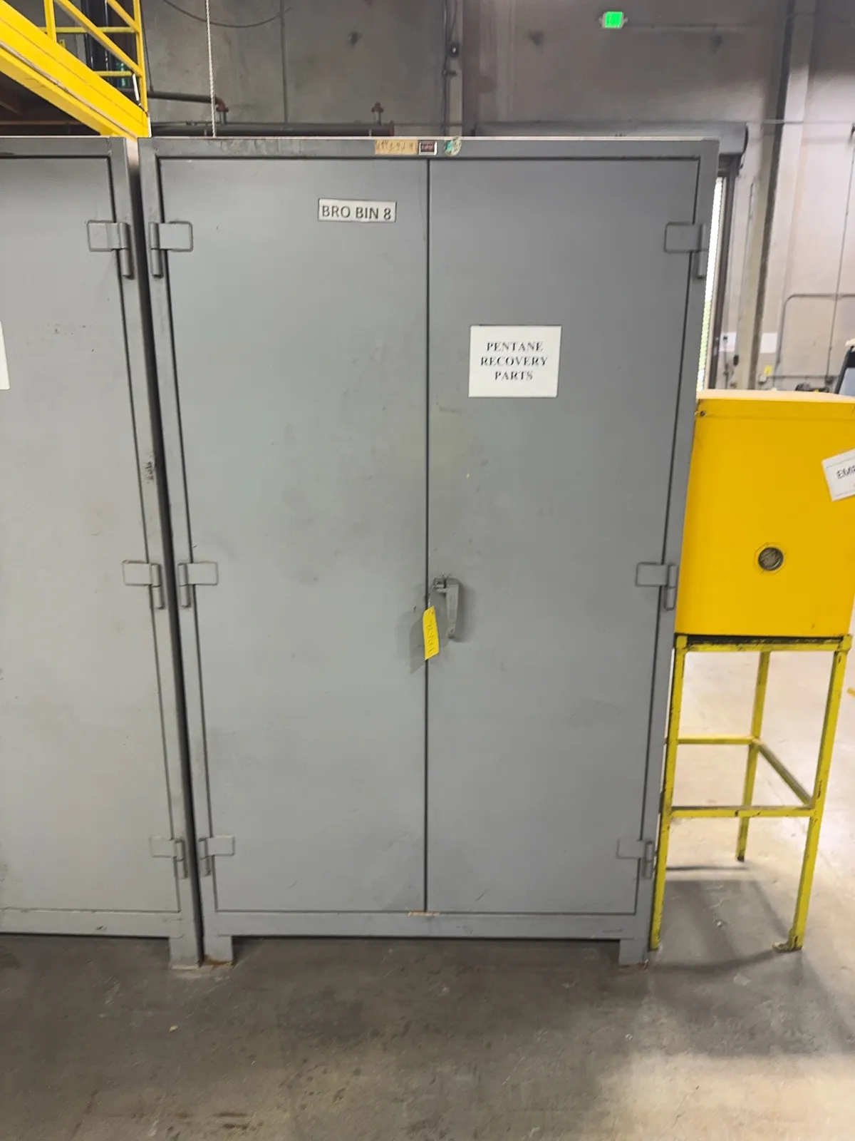 lyon-metal-storage-cabinet-contents-not-included-mrjuauir