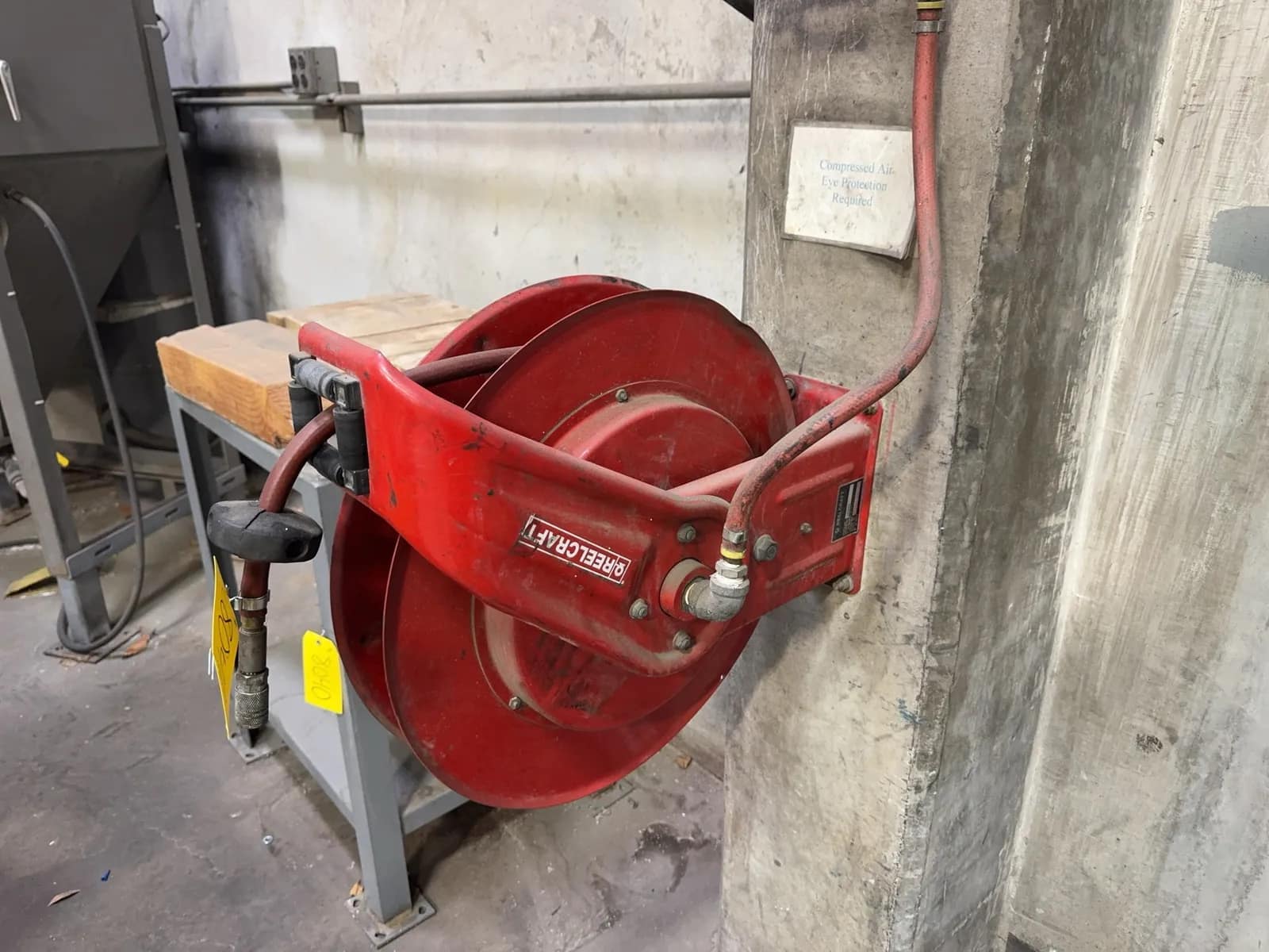reelcraft-wall-mounted-air-hose-reel-mrnx8btw
