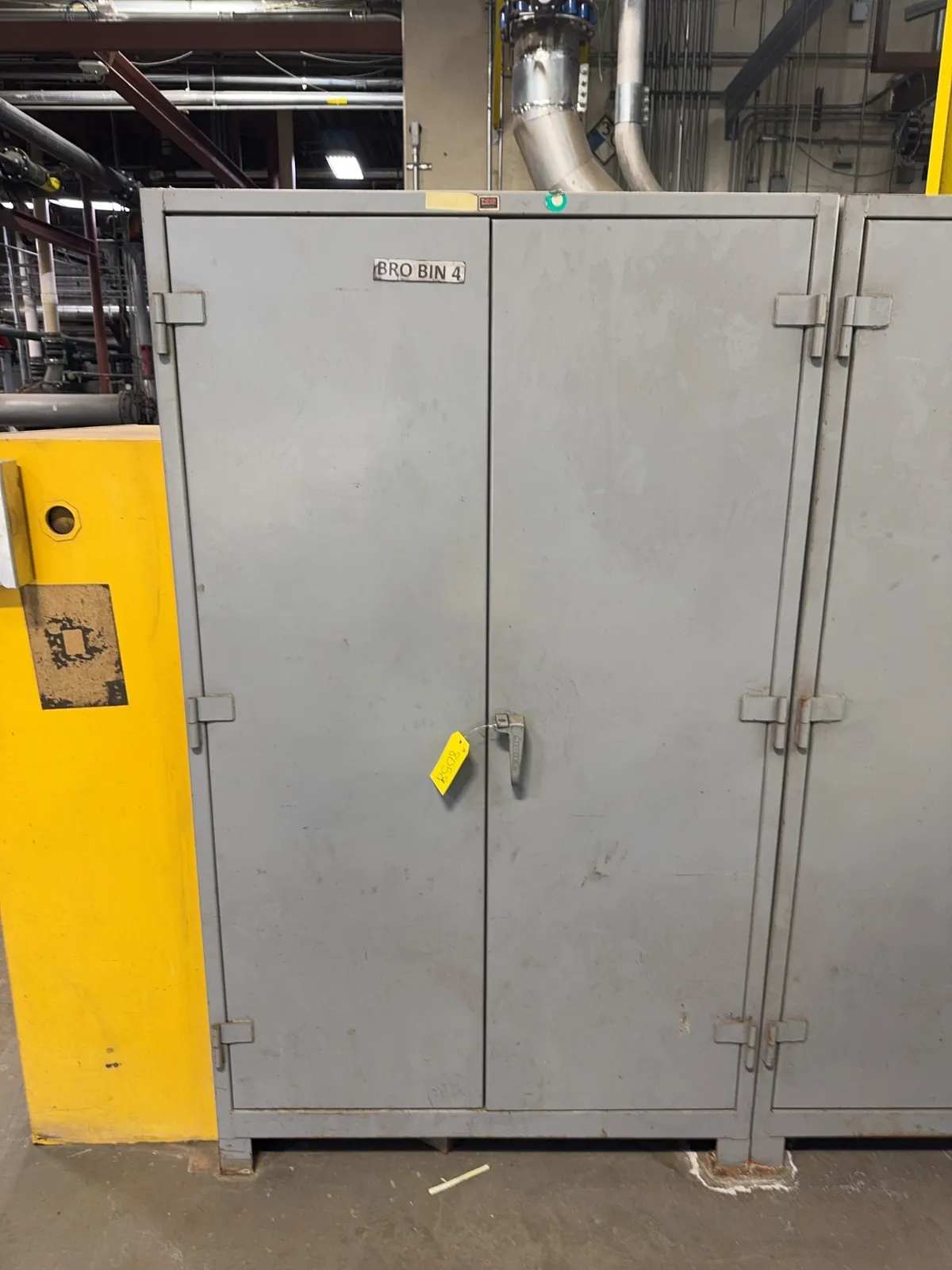 lyon-metal-storage-cabinet-contents-not-included-mrjubg40