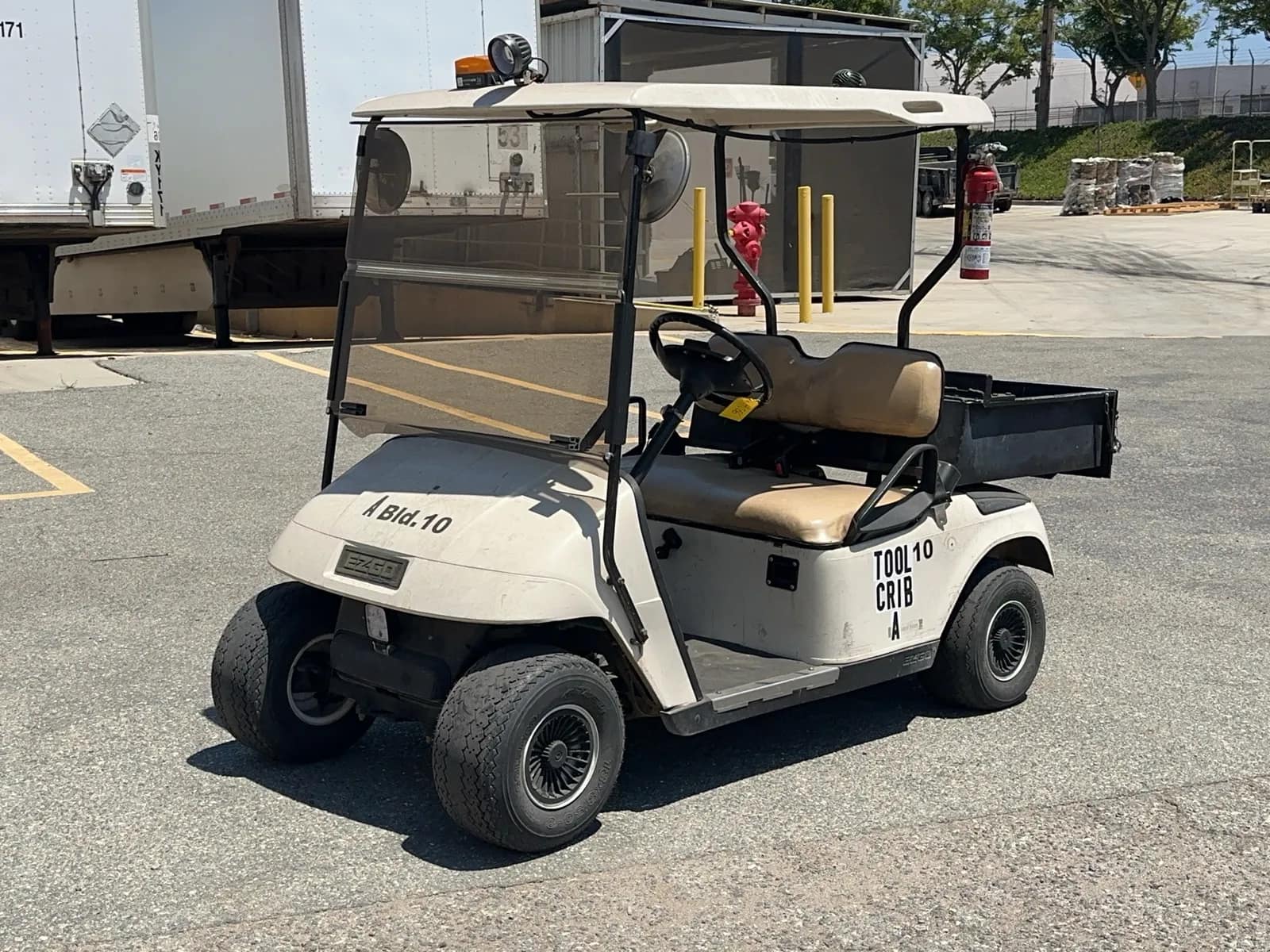 ez-go-electric-golf-cart-with-charger-mrl4ytxg