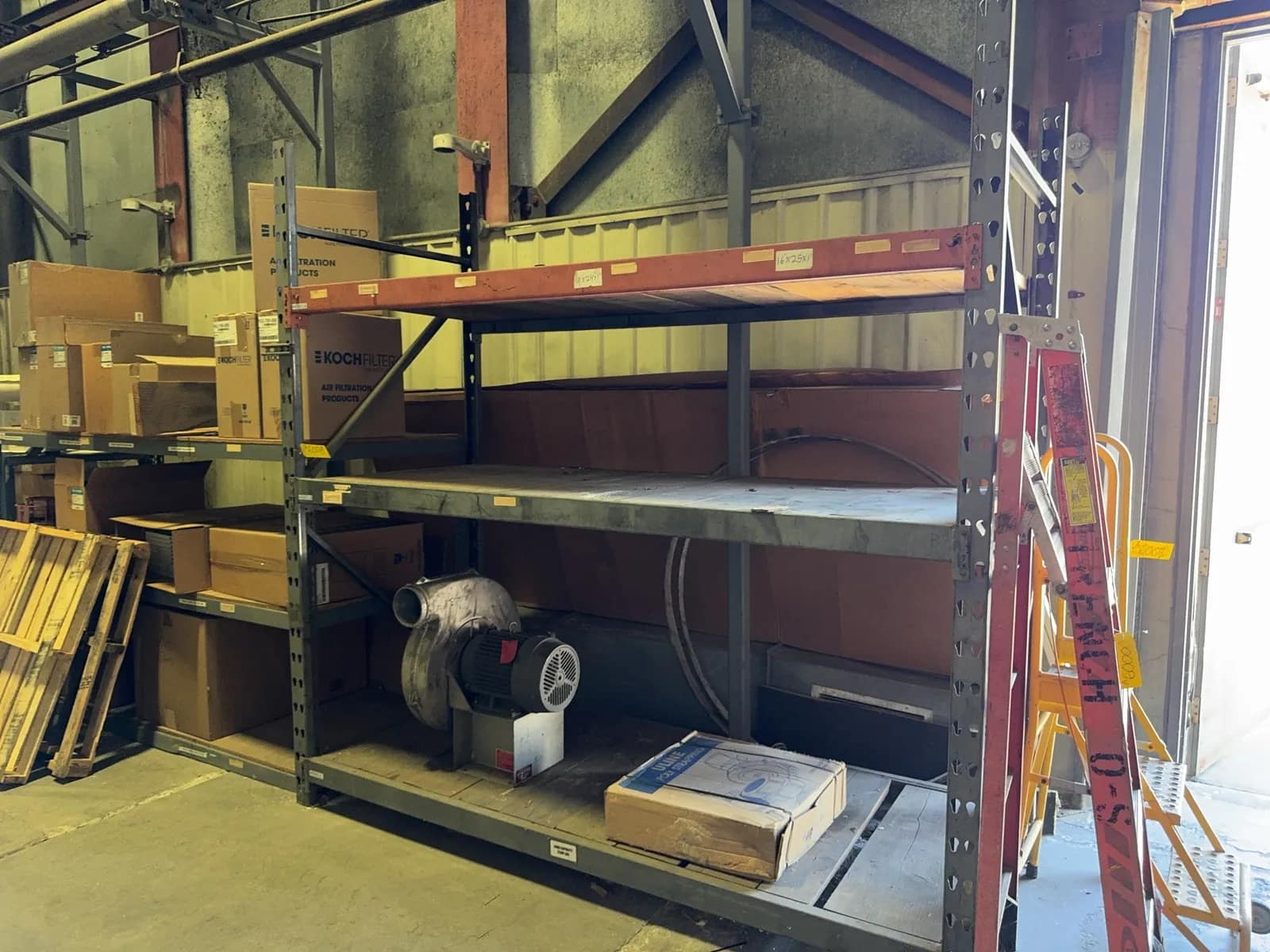 1-section-of-pallet-racking-contents-not-included-mrjq5fkc