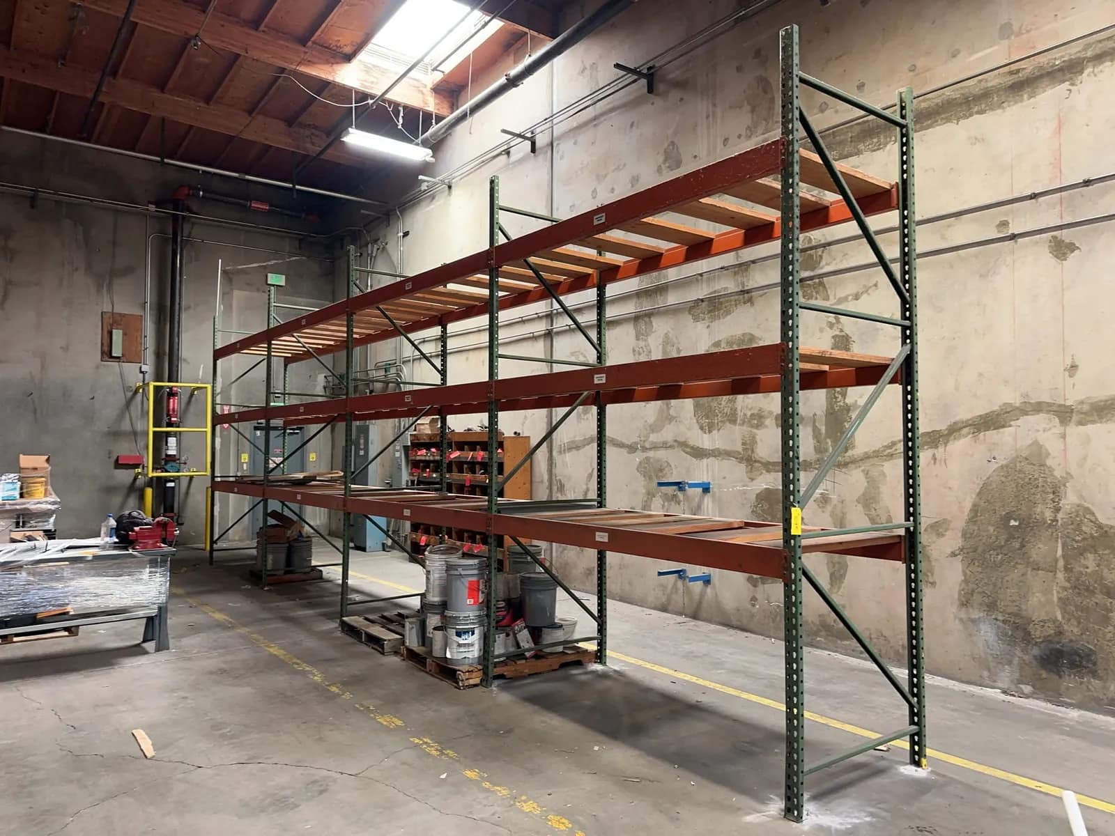 4-sections-of-pallet-racking-contents-not-included-mrjq7ftl