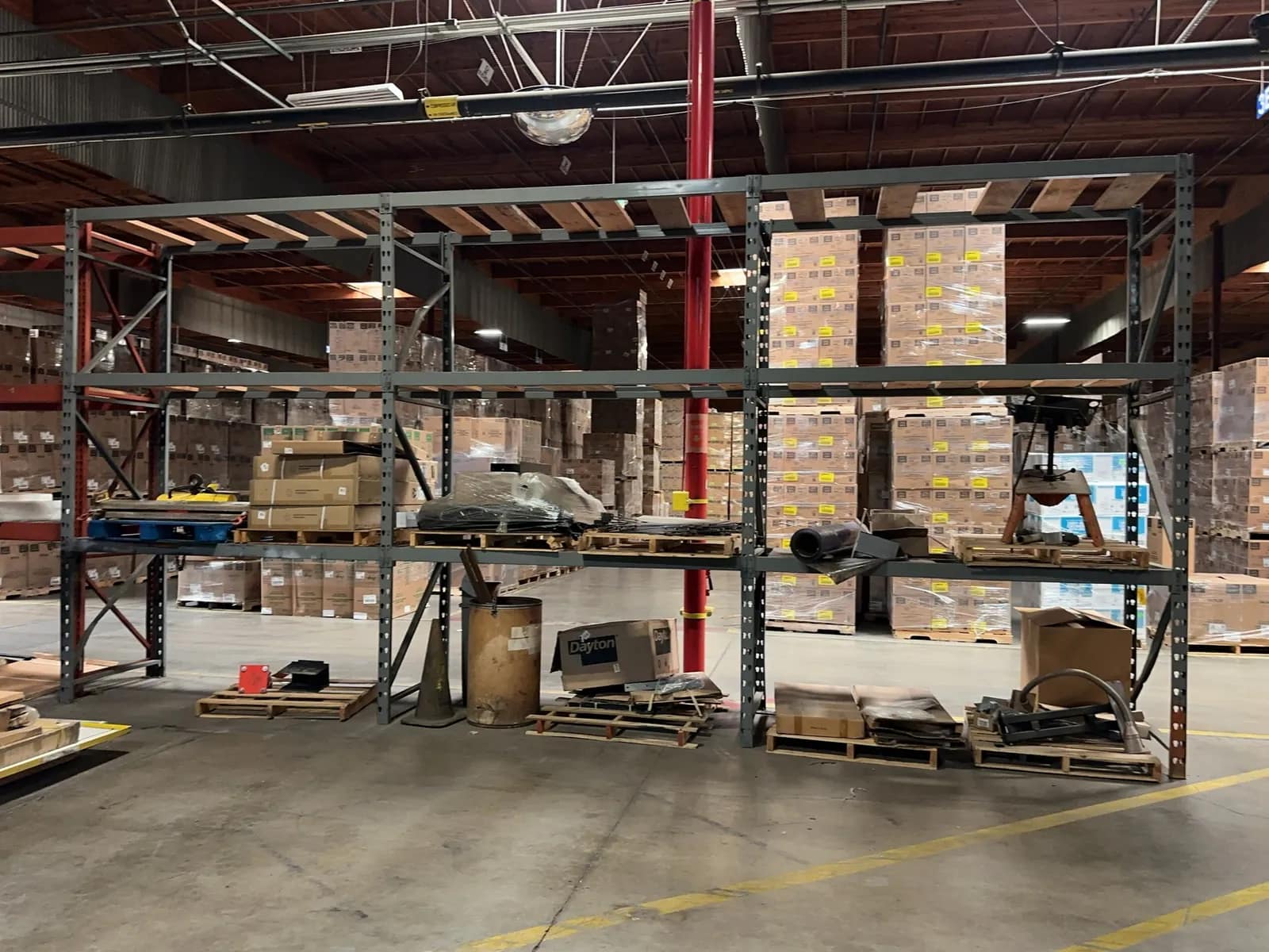 3-sections-of-pallet-racking-contents-not-included-mrjq9edf