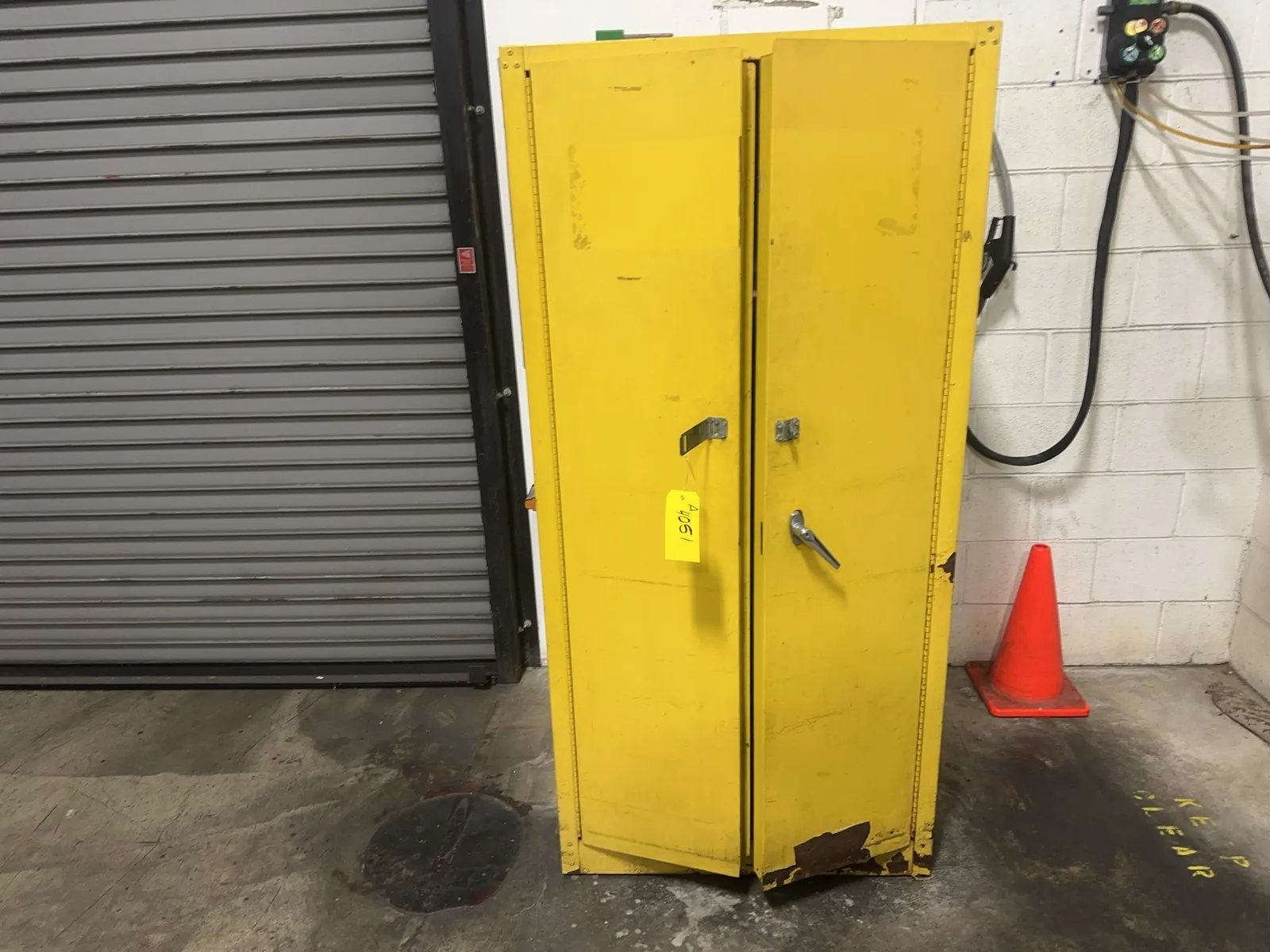 flammable-liquid-storage-cabinet-contents-not-included-mrl9tlg2
