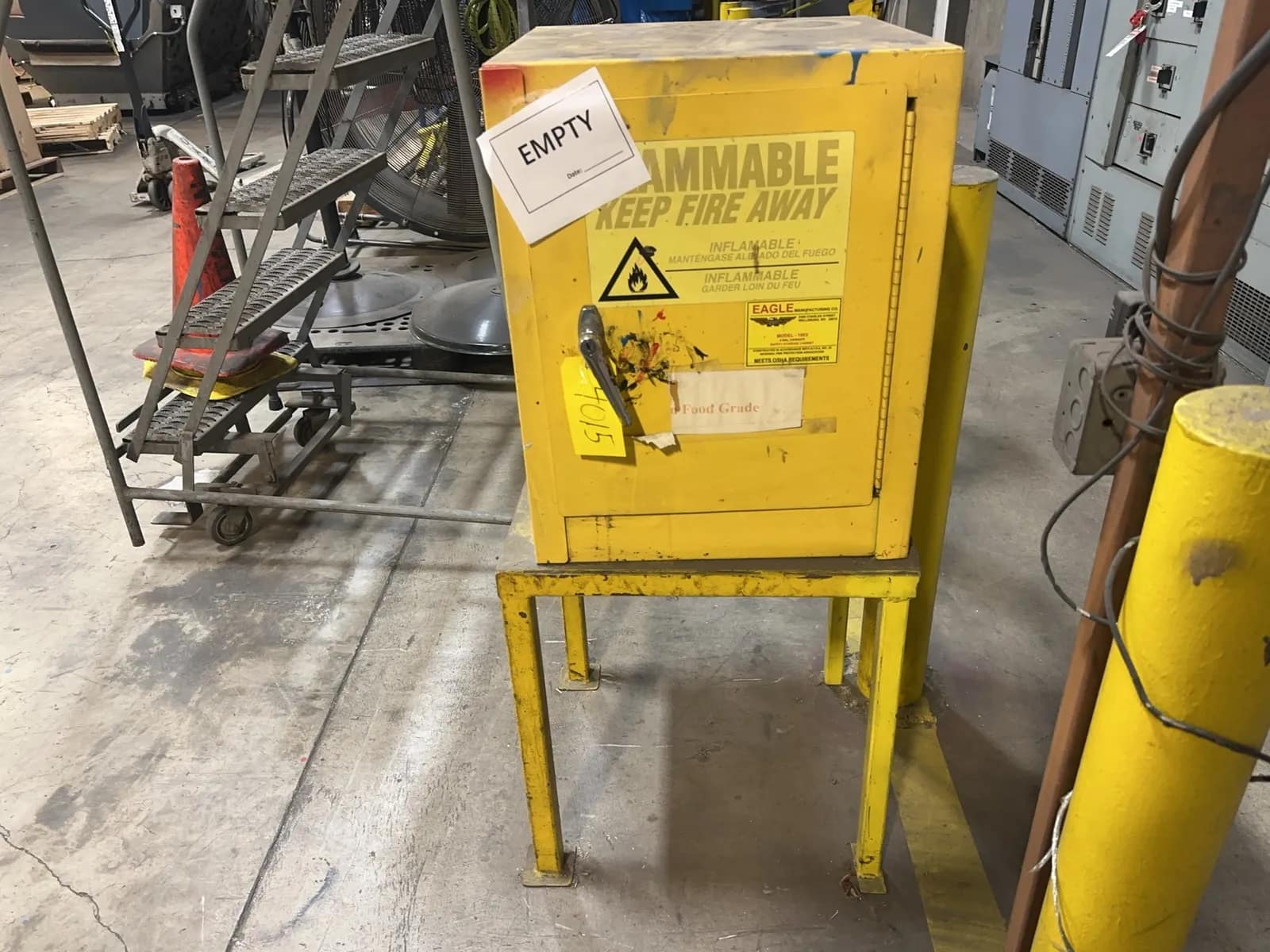 eagle-4-gallon-safety-storage-cabinet-with-stand-mrl9t930