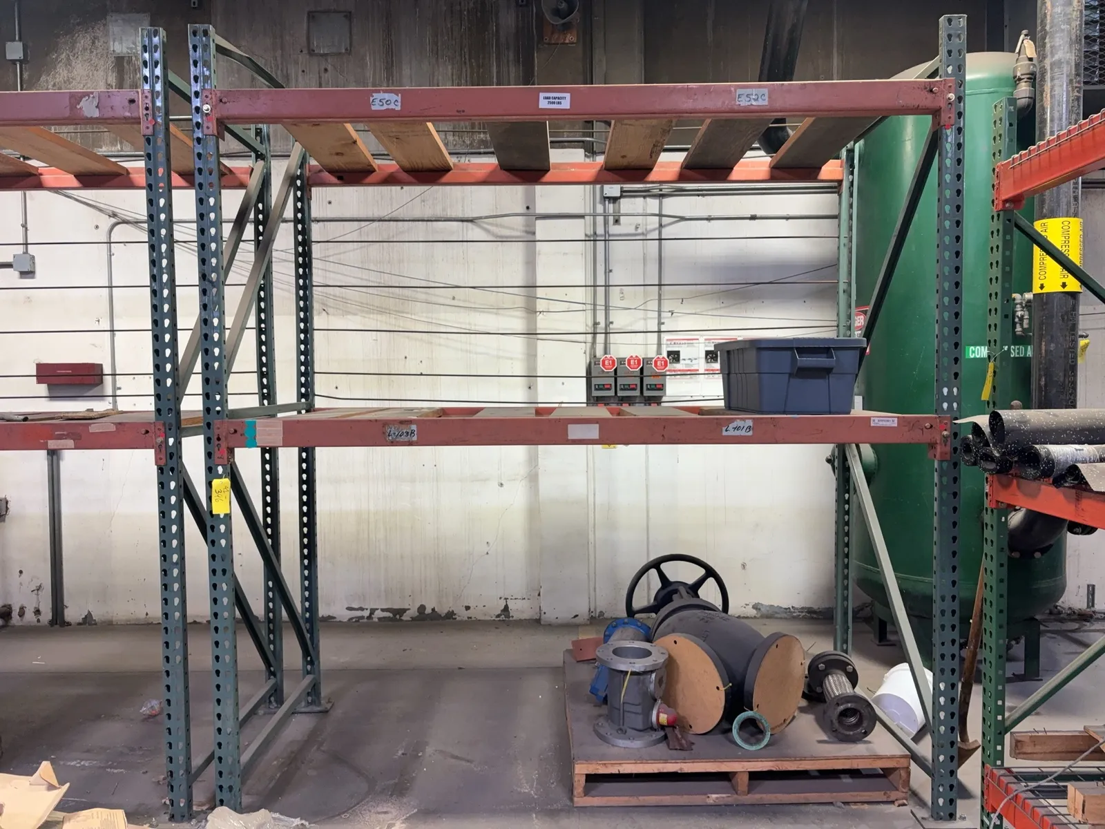 1-section-of-pallet-racking-contents-not-included-mrjtk0l1