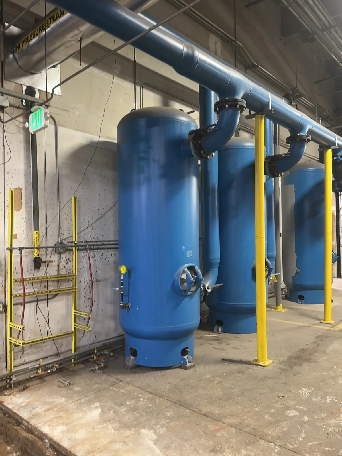 10-vertical-compressed-air-tank-approximately-500-550-gallons-mrjlzv5b