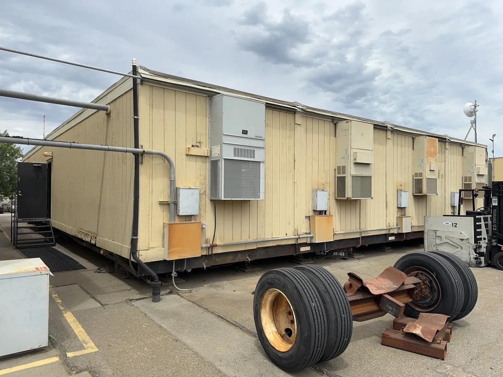 1700plus-sq-ft-portable-office-with-power-plumbing-air-conditioning-and-more-ab166b