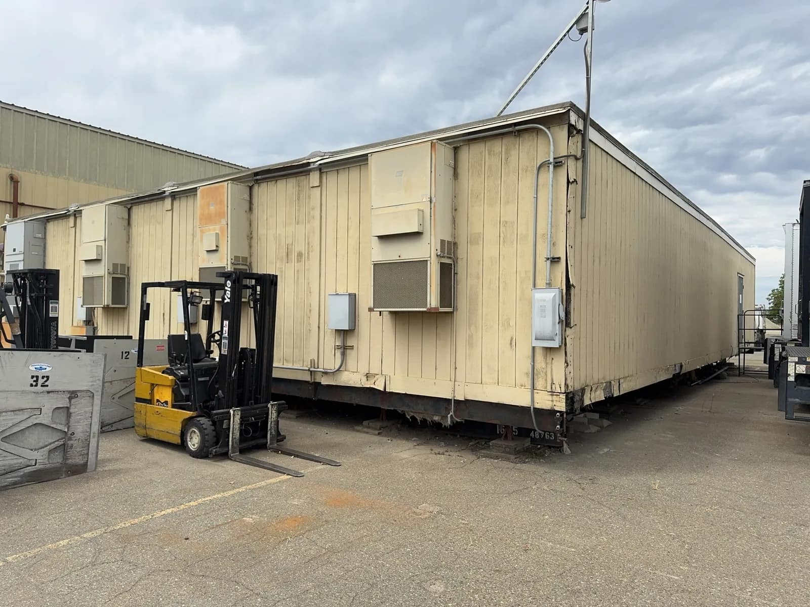 1700plus-sq-ft-portable-office-with-power-plumbing-air-conditioning-and-more-ab166b