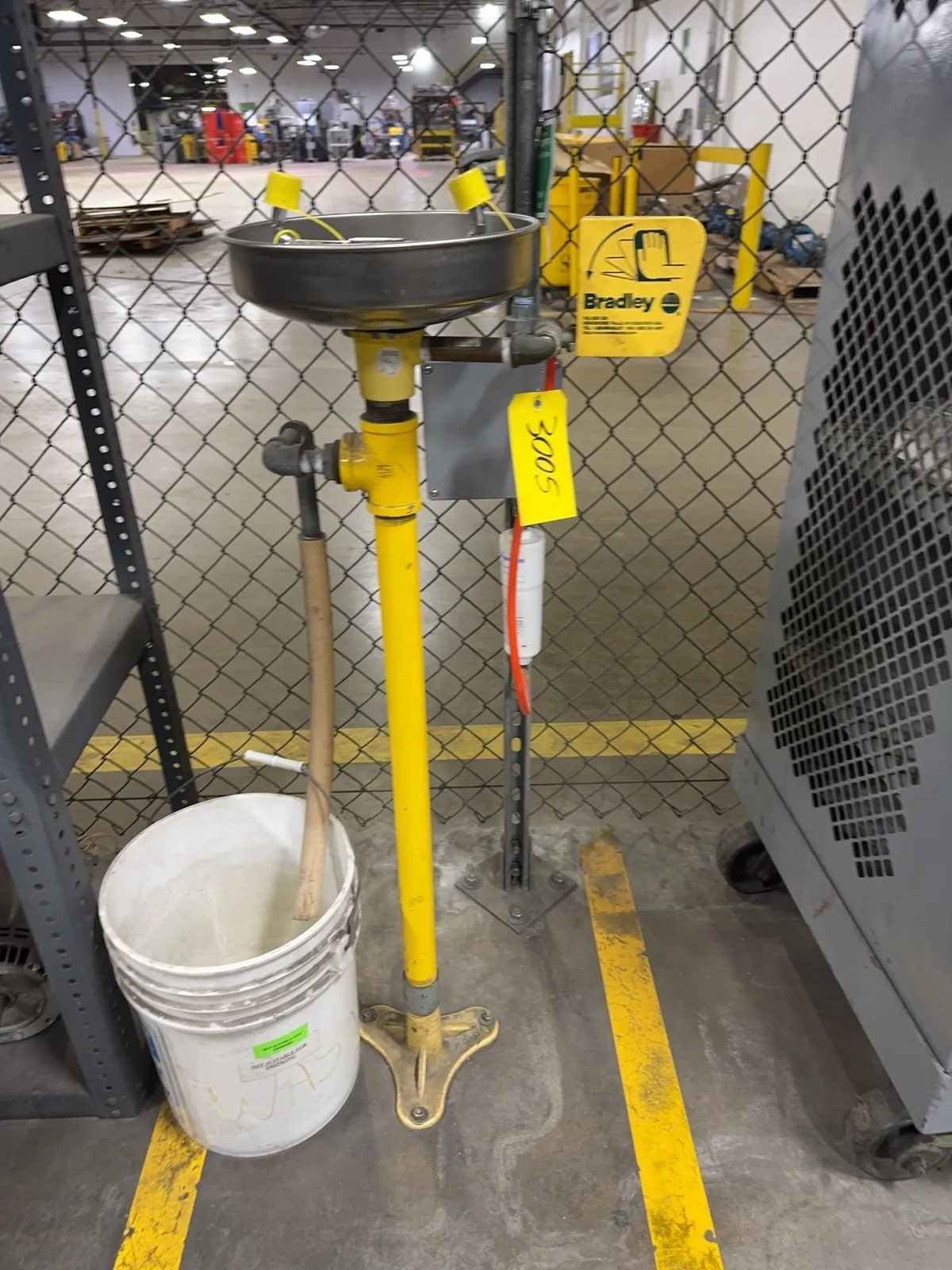 bradley-eye-wash-station-mrjctrpl