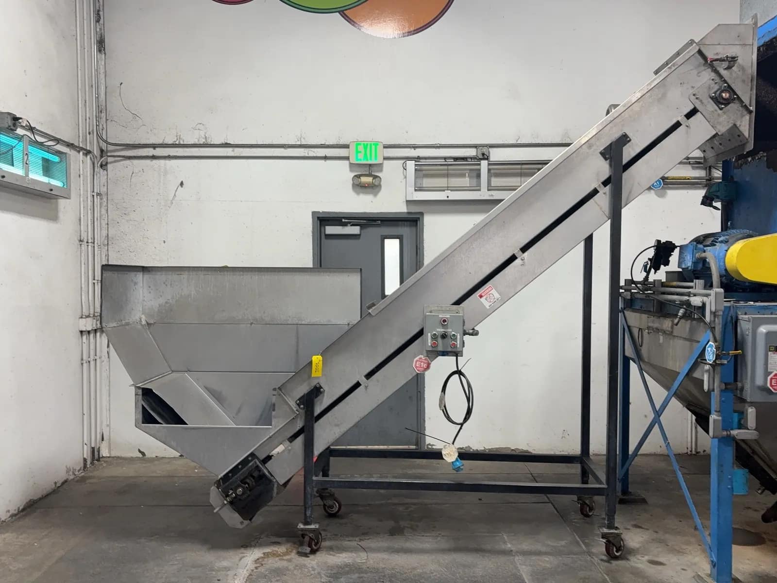 stainless-steel-incline-conveyor-mrjcu0we