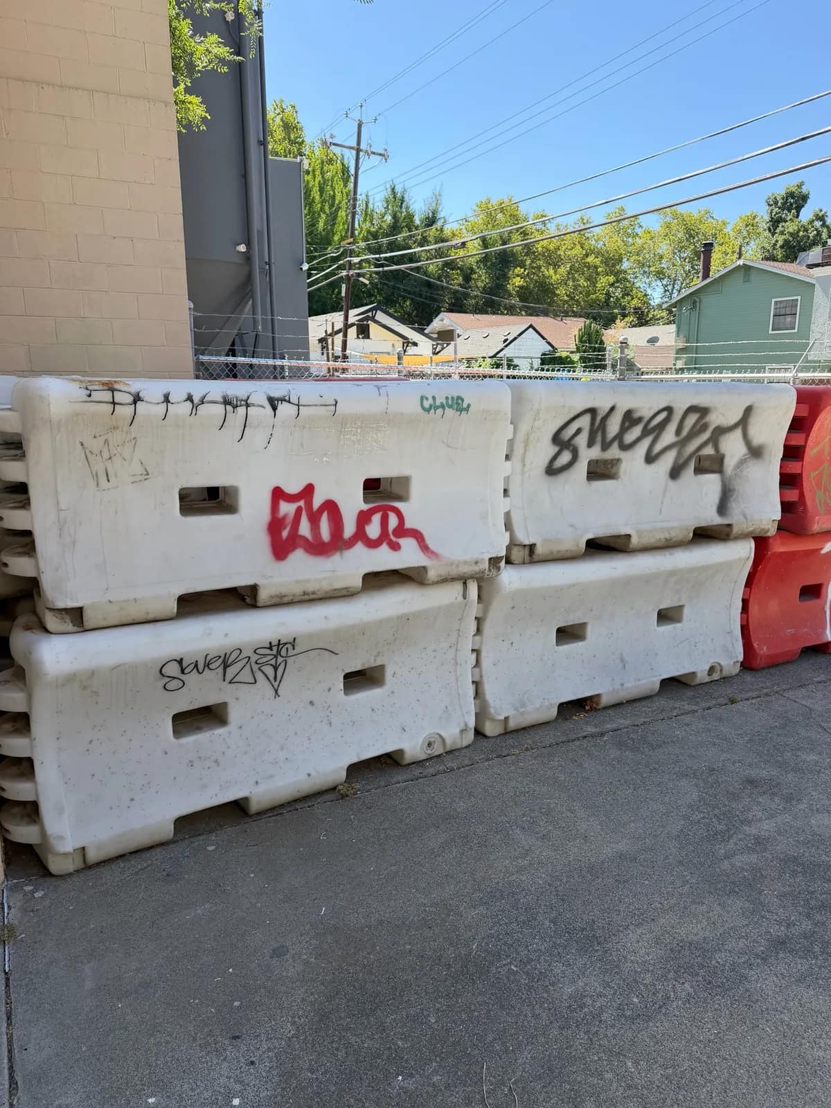 water-traffic-barrier-3afe4e