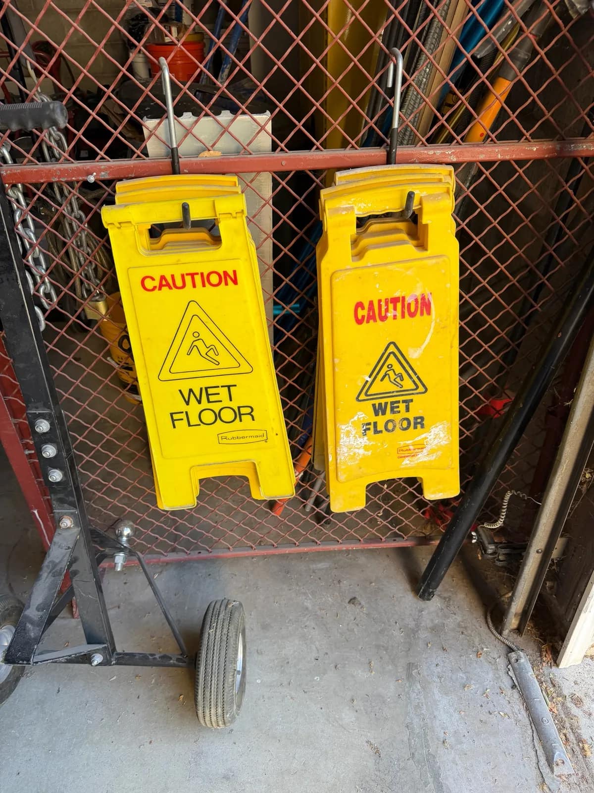 6-wet-floor-caution-signs-mr0typyi