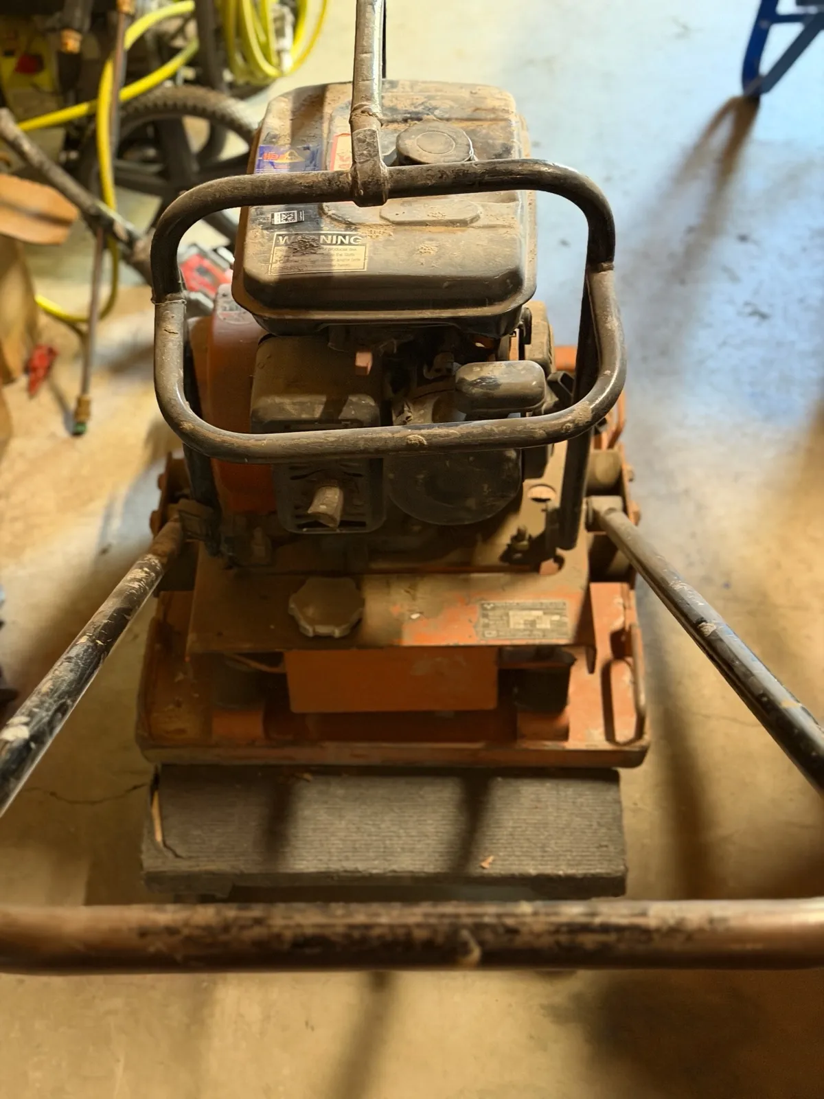 mikasa-gas-powered-vibratory-plate-compactor-with-handle-1d7e38
