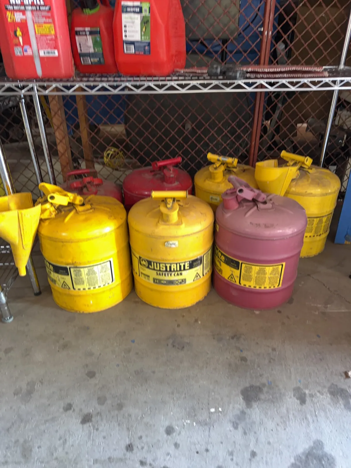 7-5-gallon-fuel-cans-e69a8e