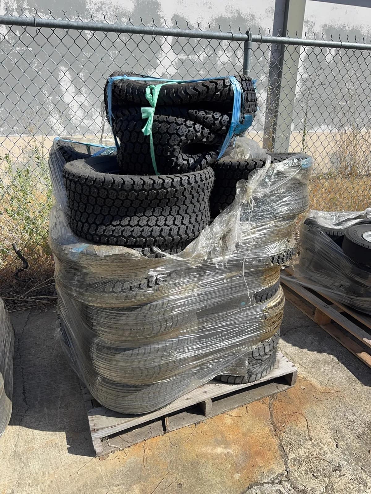 22-tires-22x1000-10-d20ce5