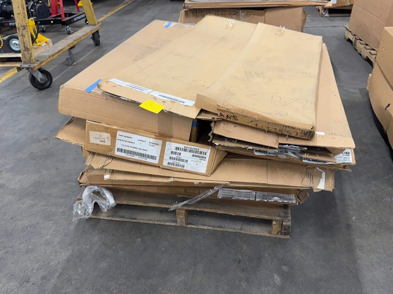contents-of-pallet-club-car-windshields-32cc08