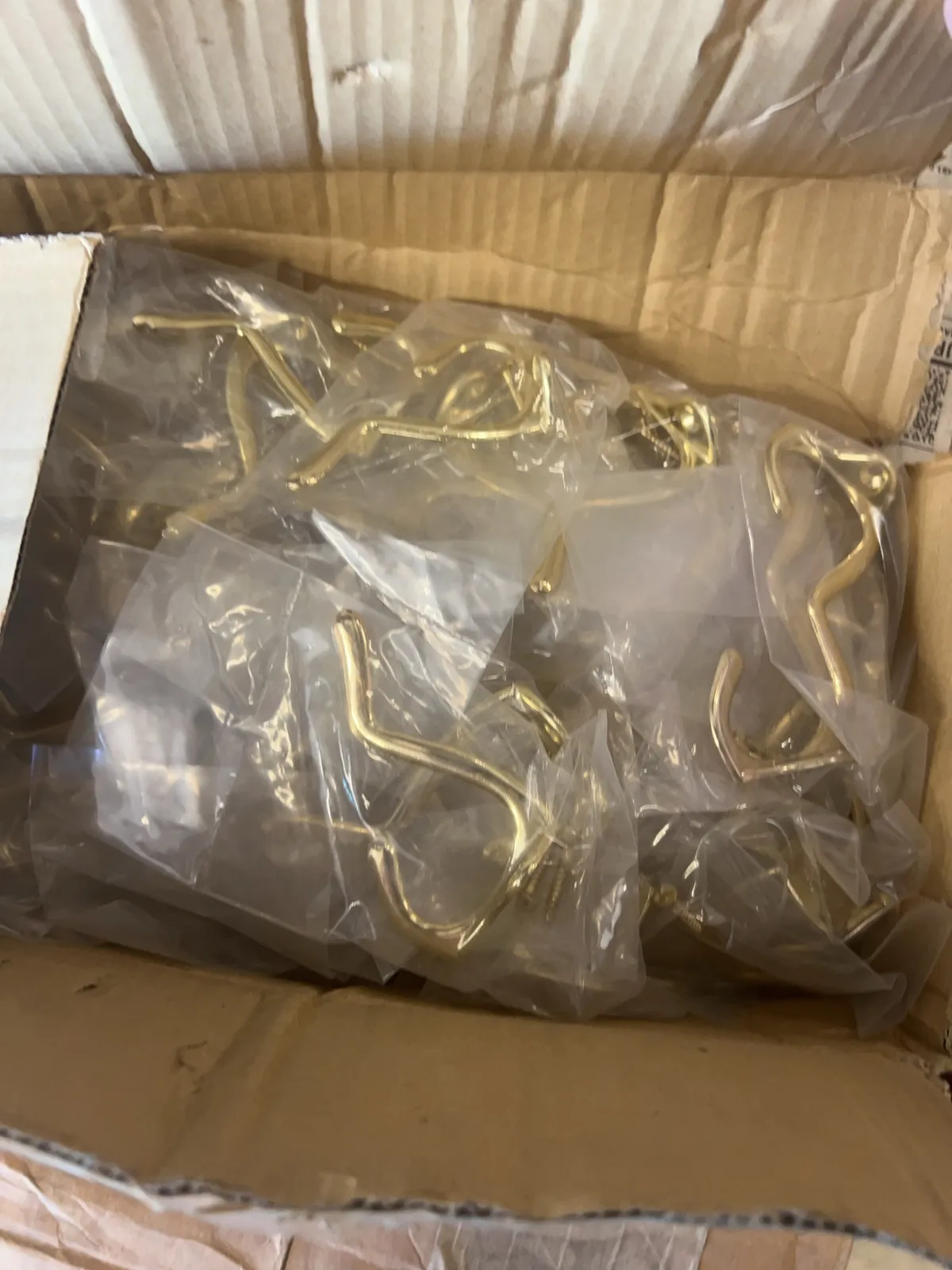polished-brass-coat-and-hat-hooks-51-pieces-mt98dkh7