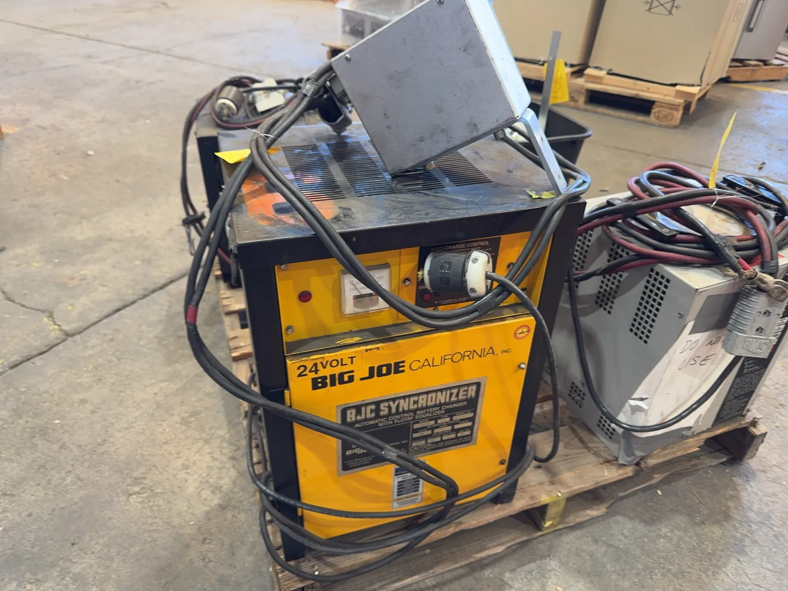 big-joe-bjc-synchronizer-electric-battery-charger-aaa1a7