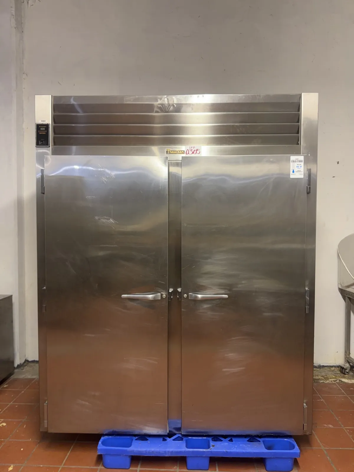 traulsen-refrigerator-2-door-stainless-steel-roll-in-bfa46d