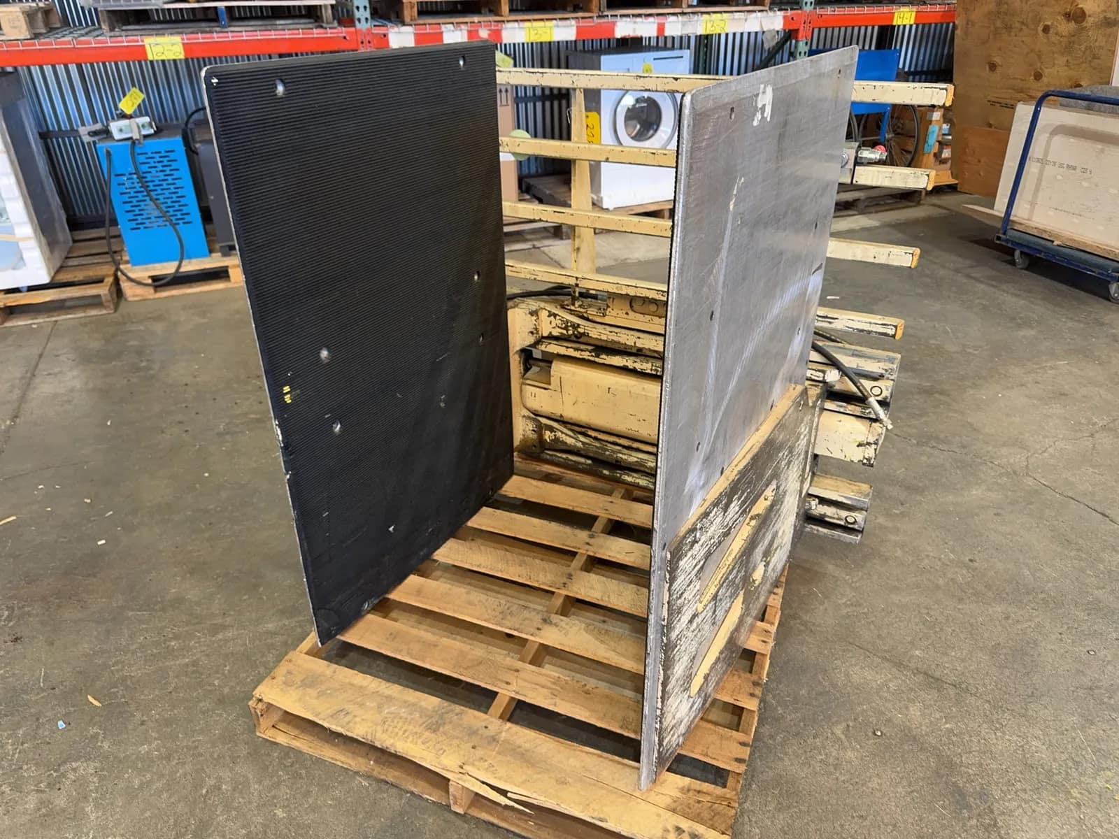 cascade-2500lb-capacity-forklift-clamp-attachment-mrtsxsme