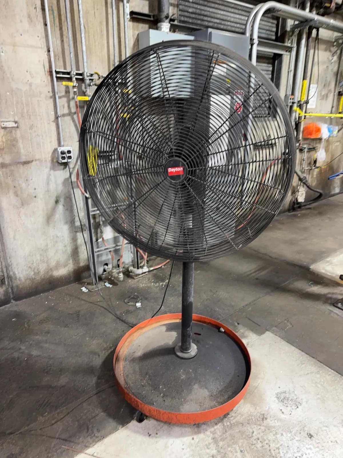 dayton-30-shop-fan-with-dolly-mrmhyf3m