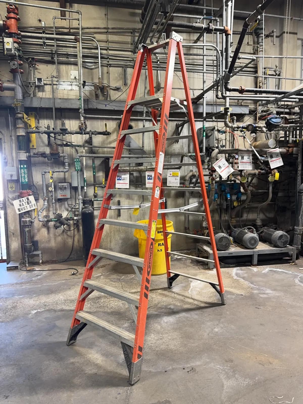 werner-8-fiberglass-folding-ladder-mrmcgyrx