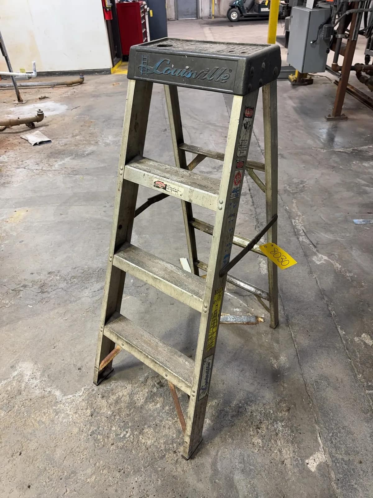 louisville-4-folding-ladder-mrmchigc