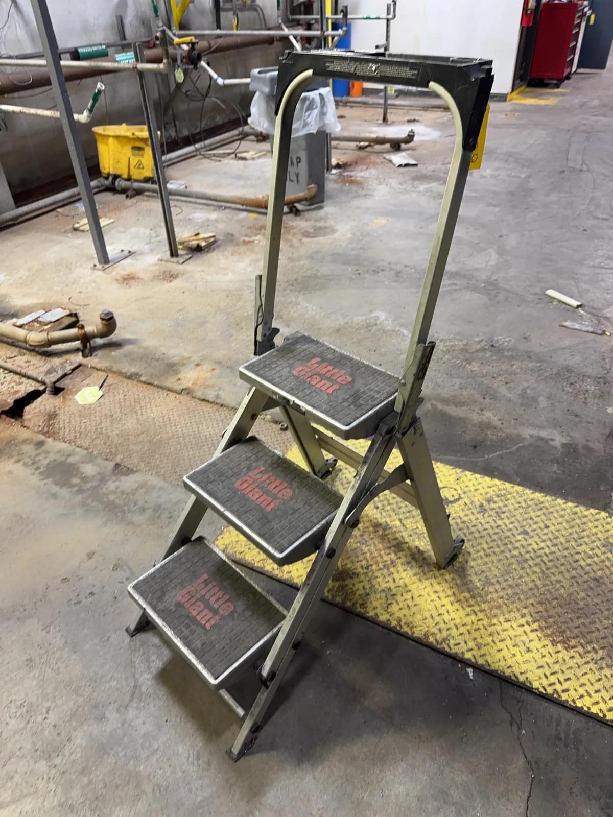 little-giant-3-step-ladder-mrcx2xo0