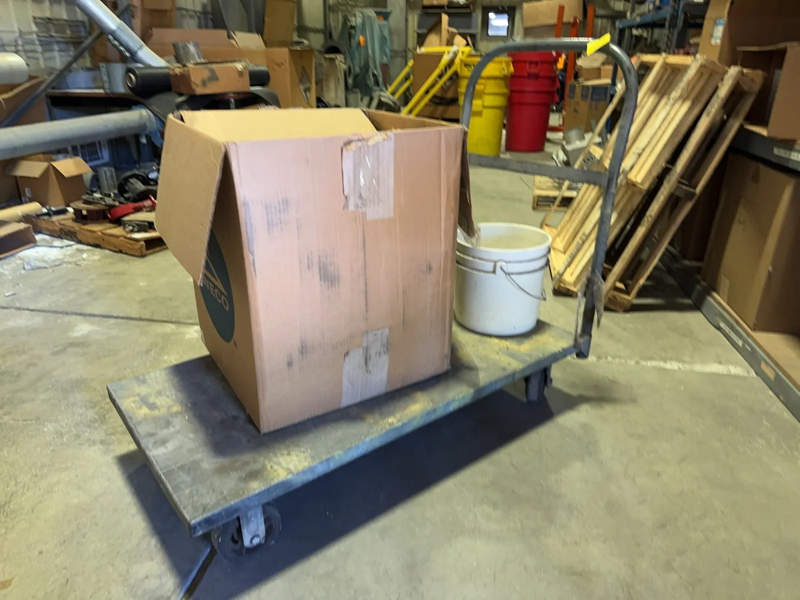 metal-rolling-cart-with-contents-mrcx2zxm