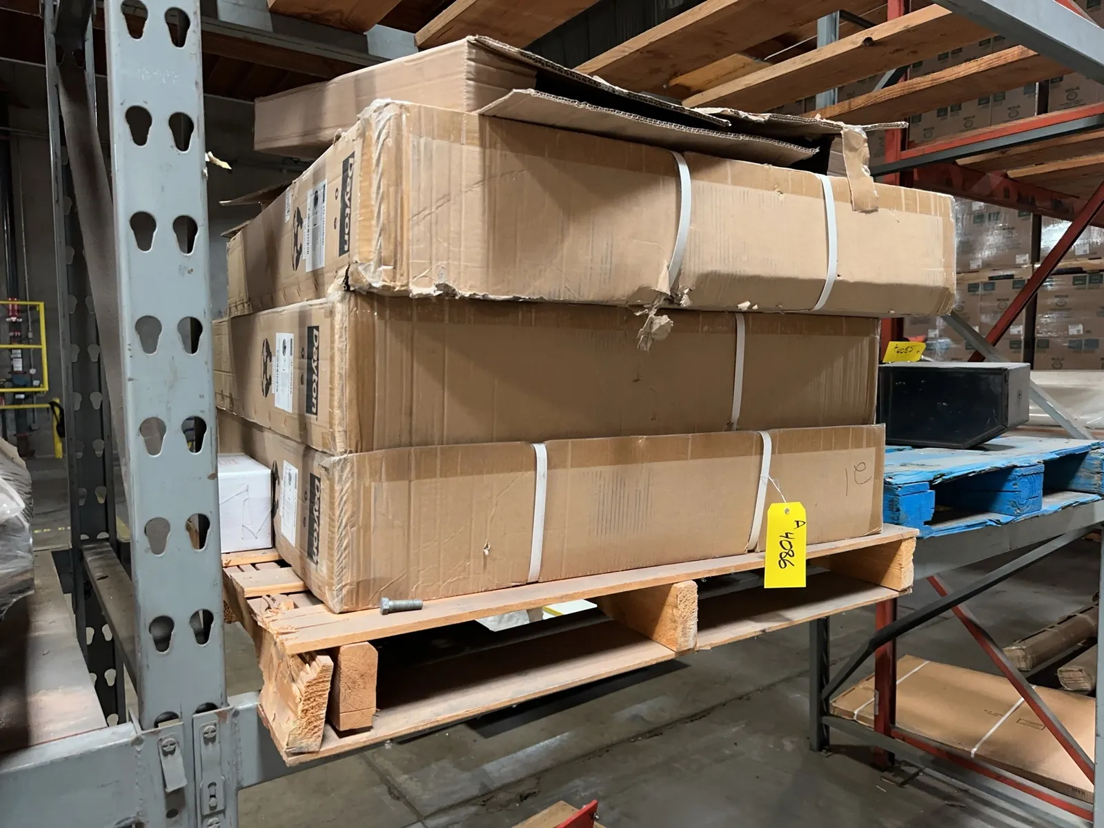 contents-of-pallet-3-dayton-wall-mount-fans-and-2-convex-safety-mirrors-mrcx31jz