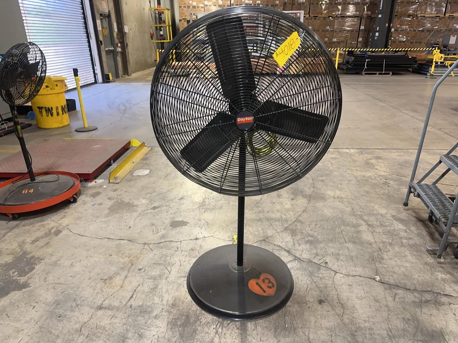 dayton-30-pedestal-shop-fan-mrcx38ux