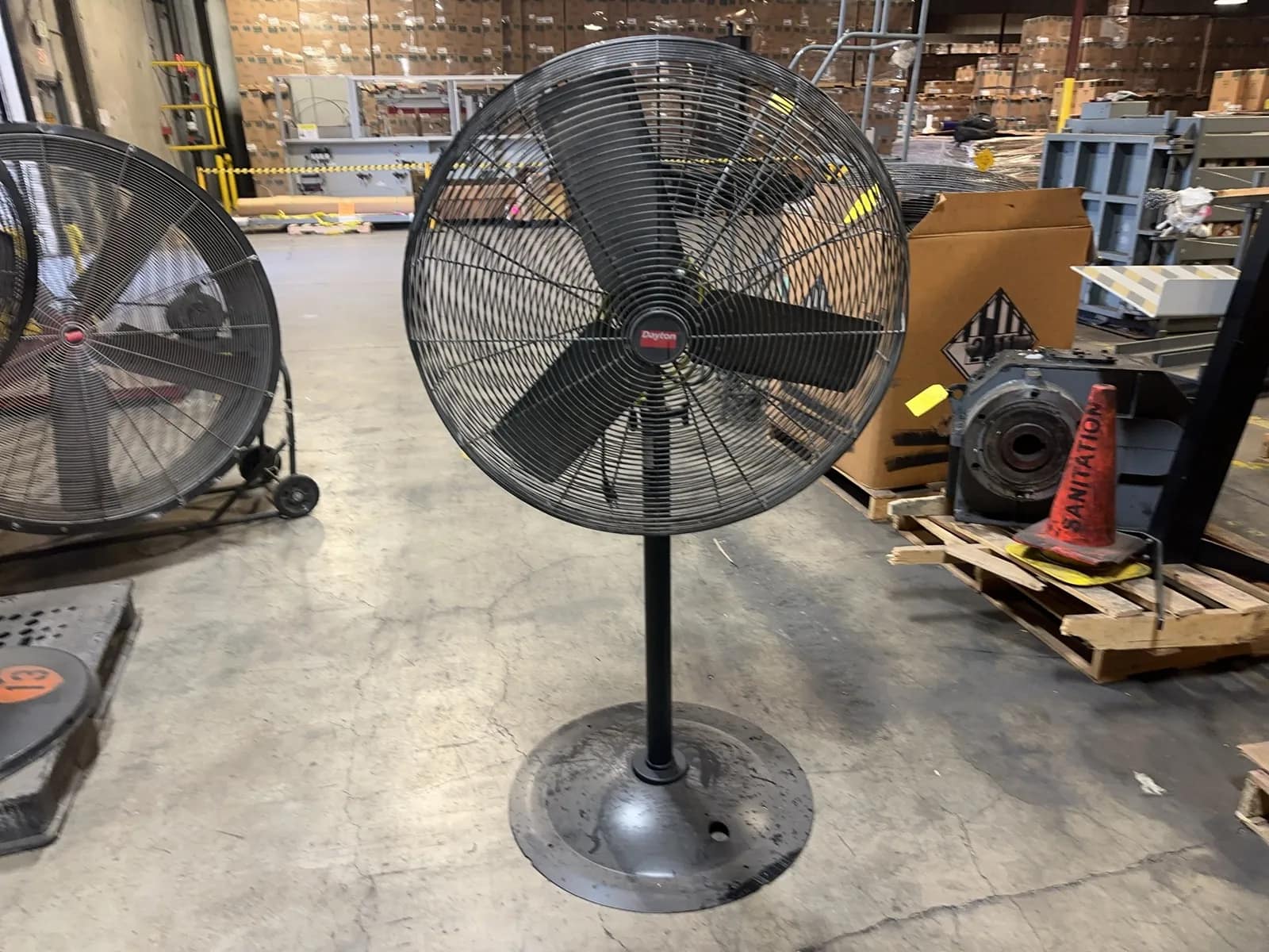 dayton-30-pedestal-shop-fan-mrcx38wr