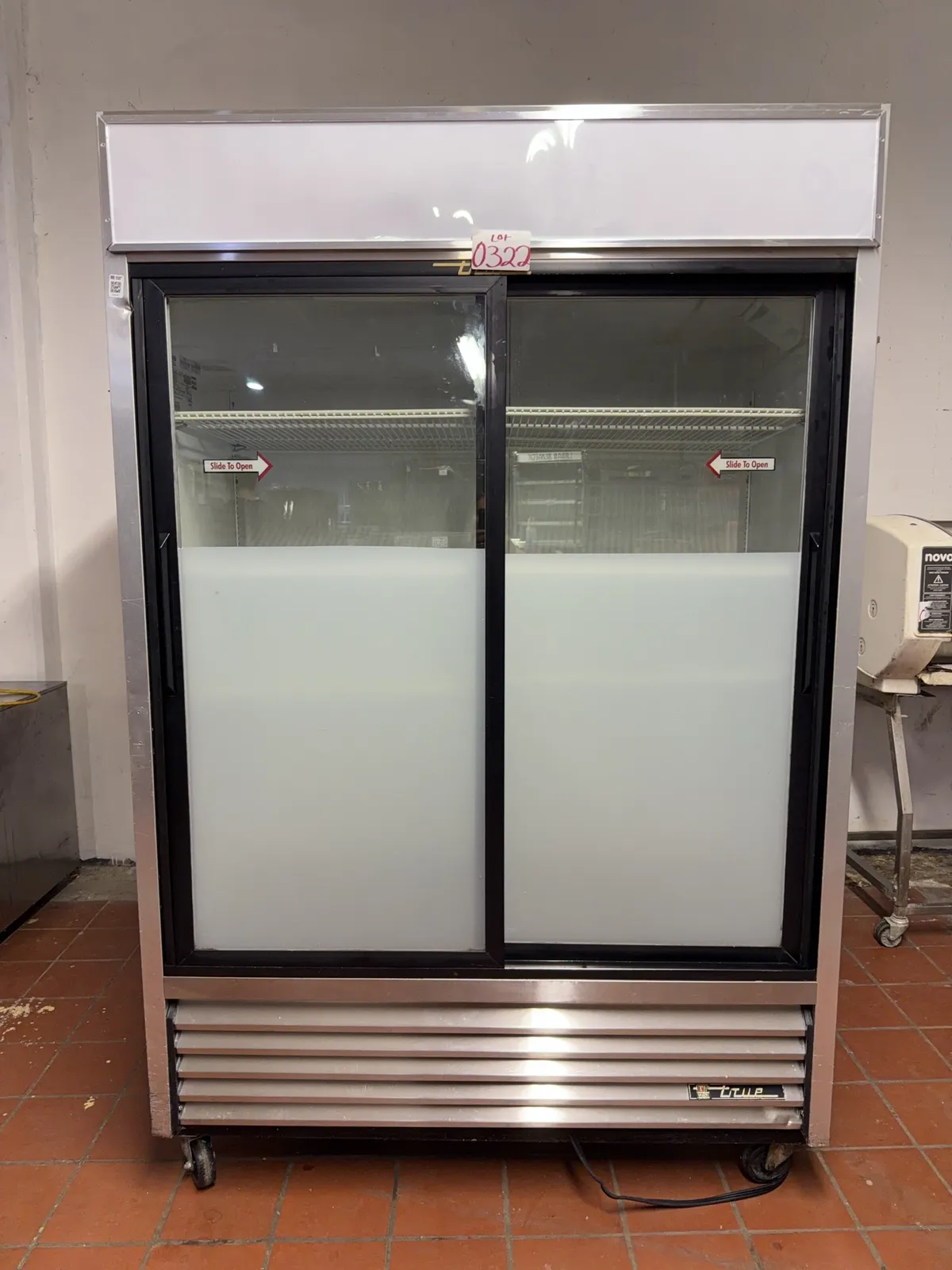 true-two-door-glass-refrigerator-8e9ab0