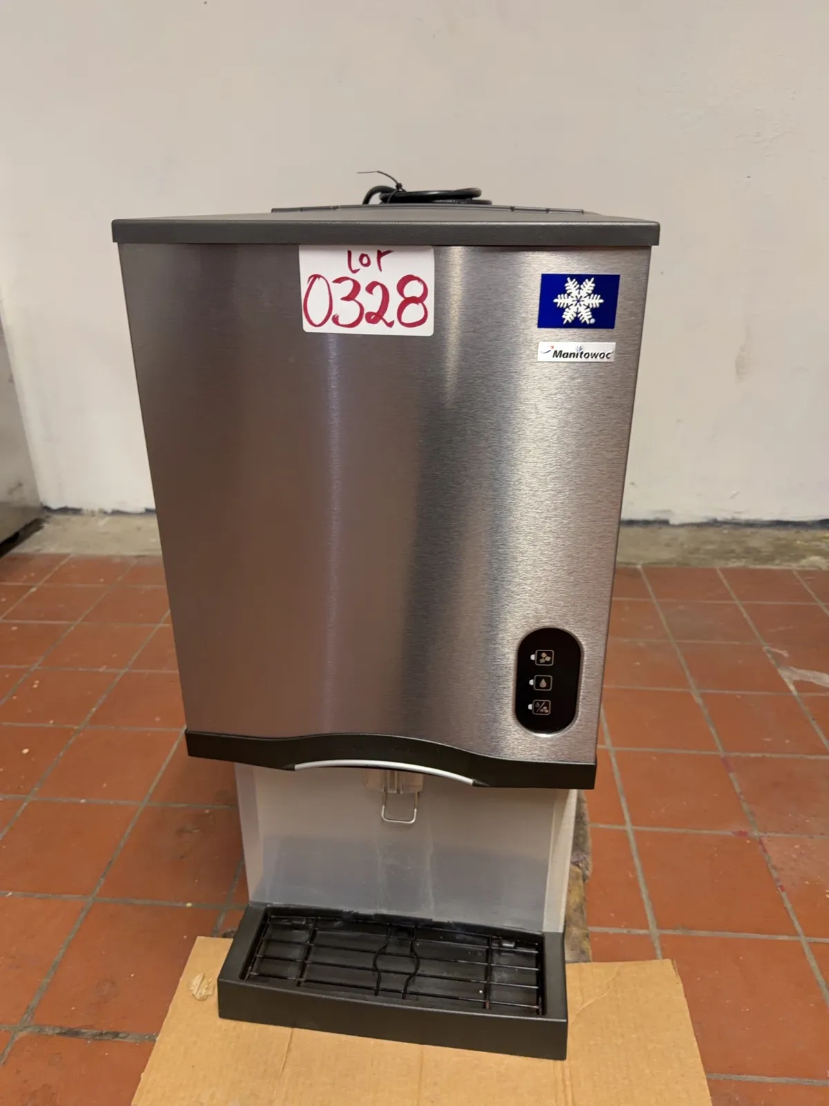 manitowoc-ice-maker-and-dispenser-410226