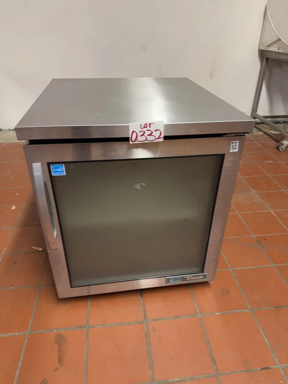 true-single-door-glass-refrigerator-184eb1
