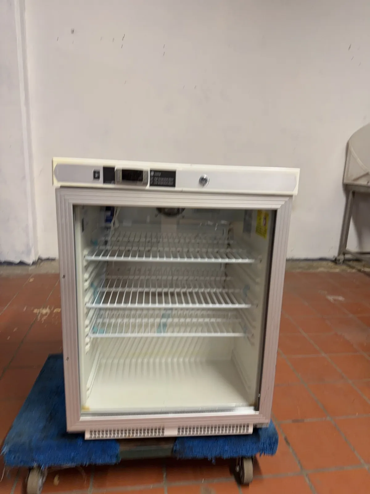 single-door-glass-doors-floorcountertop-refrigerator-0342-1783703298255-mrf6w1cf