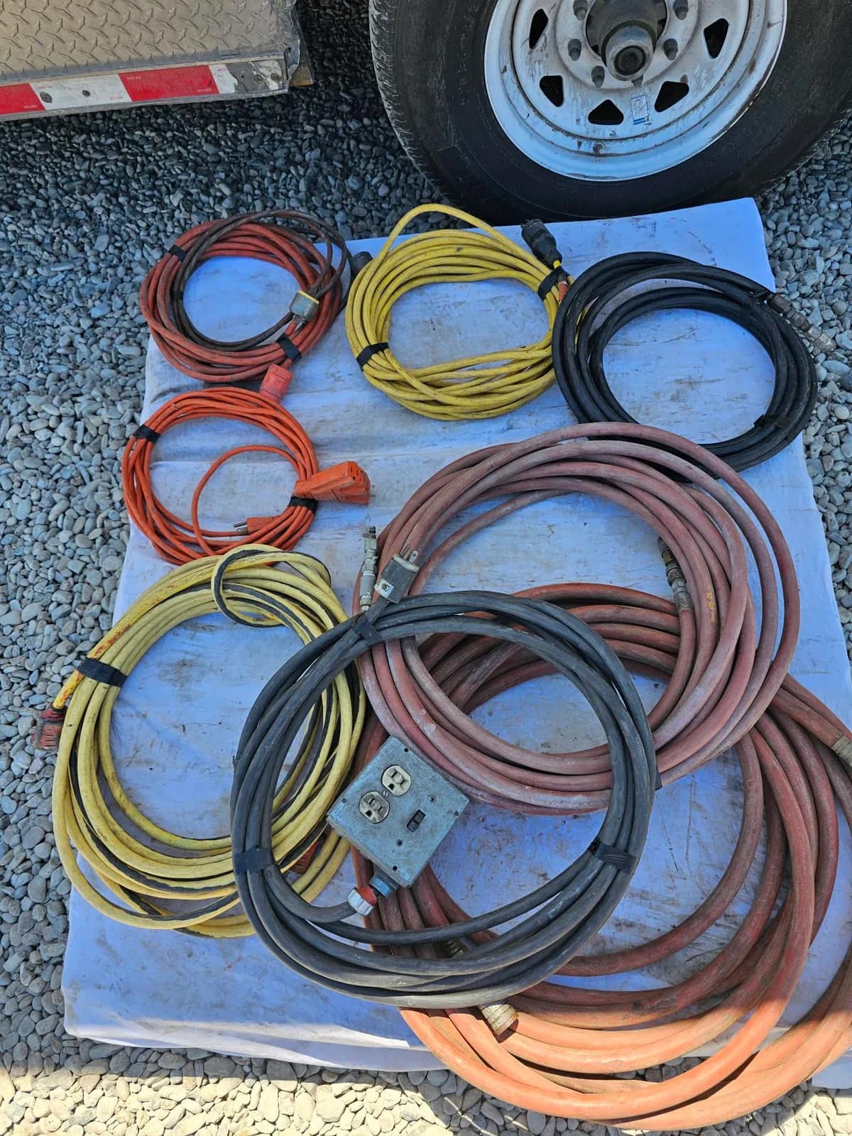 assorted-electrical-cords-and-extension-cables-mrxt10qg