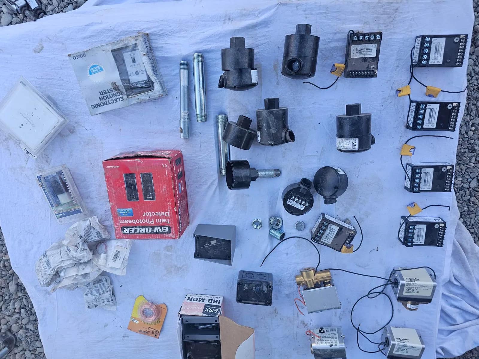 electrical-components-and-accessories-mrxv7eov