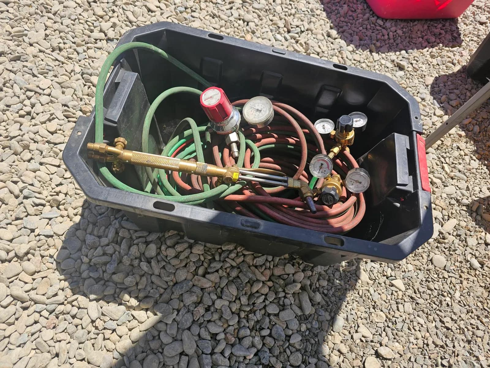 gas-welding-equipment-with-hoses-and-gauges-146b33