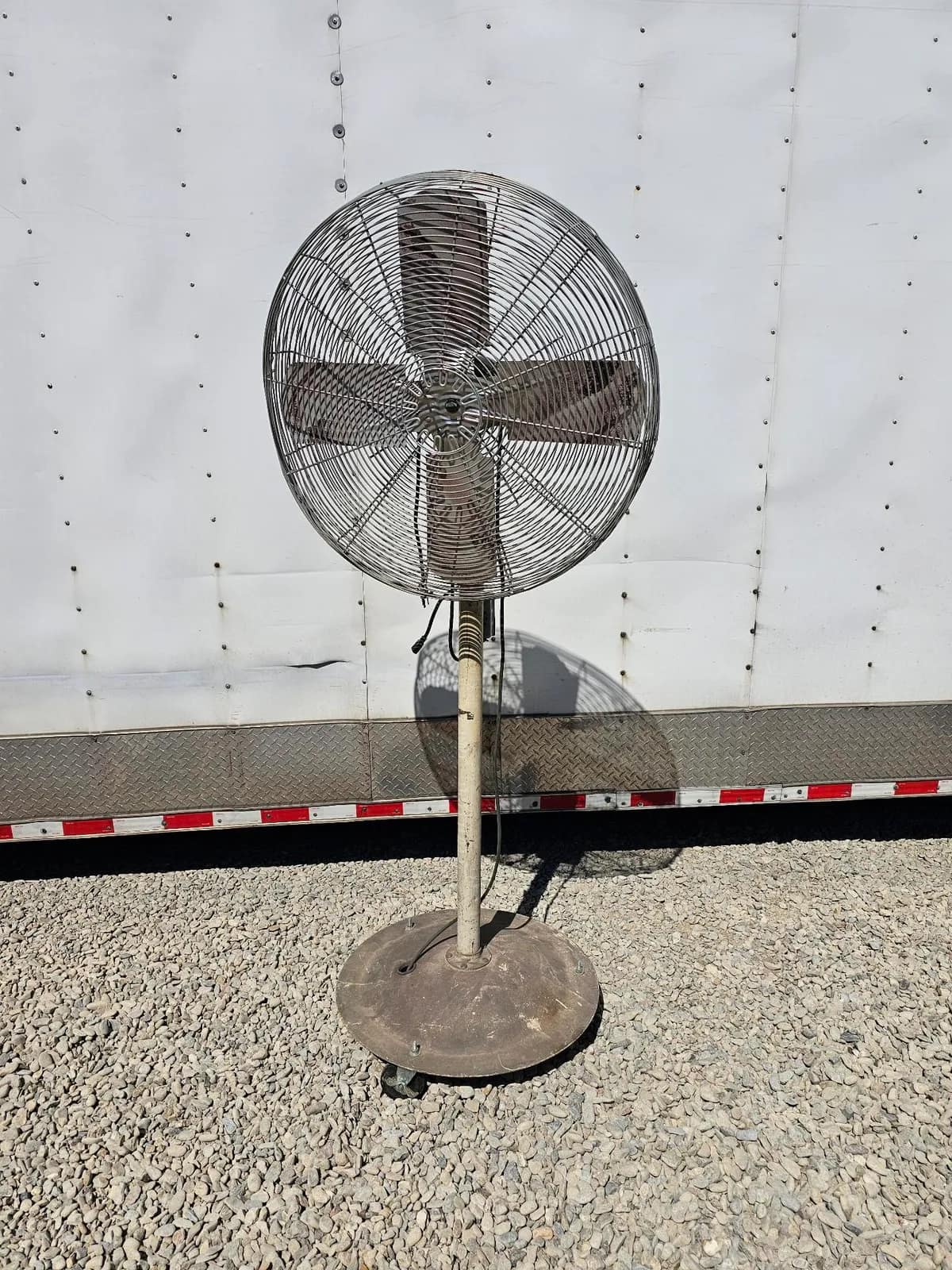 vintage-industrial-floor-fan-on-wheels-71d0a5